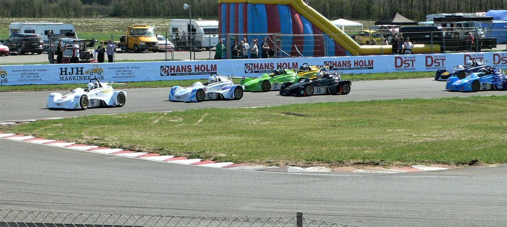 Start på heat 1, med nr. 99 Bastian Buus, nr. 62 Mark Sørensen, nr. 37 Kevin Brandsborg, nr. 88 Lucas Stenberg, Nr. 52 Christoffer Christensen